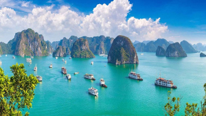 Hạ Long Tuyến 1: Hòn Chó Đá – Hòn Đỉnh Hương Ba Hang - Hòn Gà Chọi – Động Thiên Cung - 4 tiếng